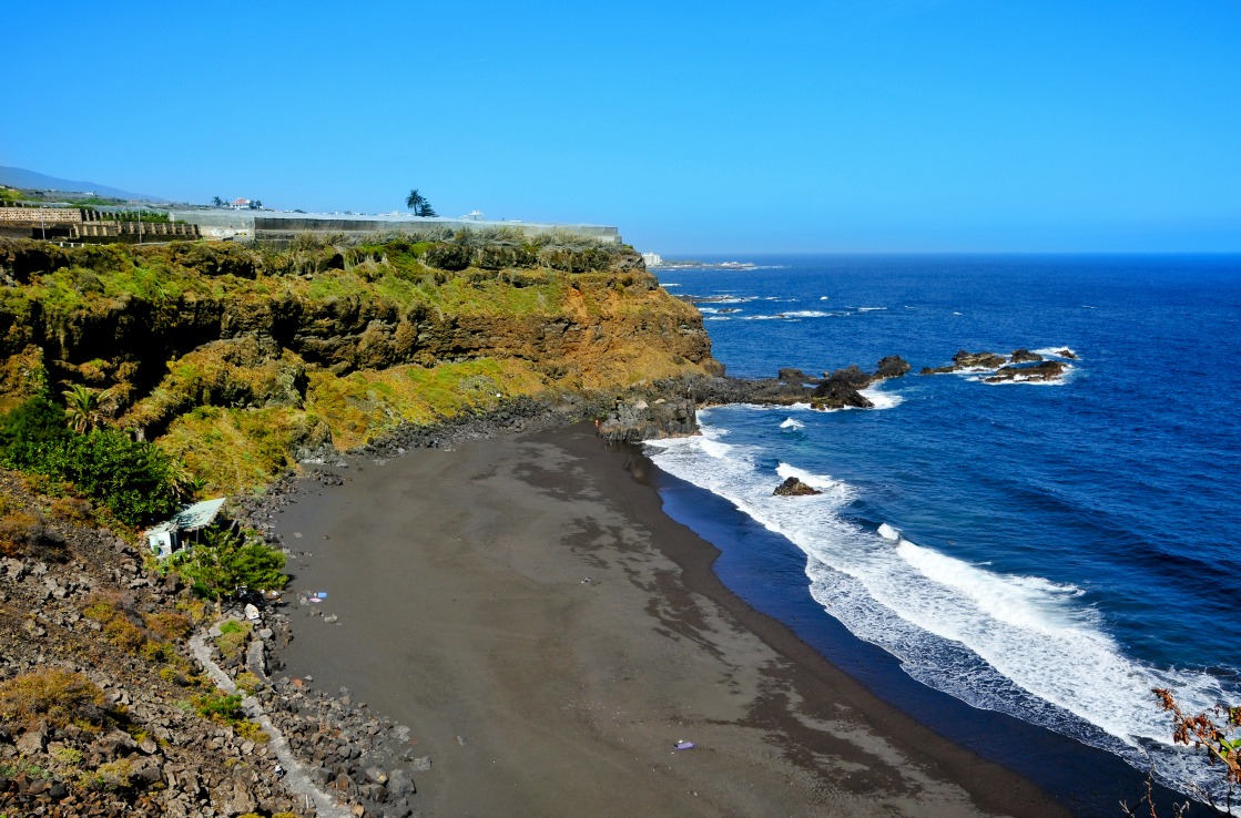 Schwarzer Sandstrand auf Teneriffa, Kanaren